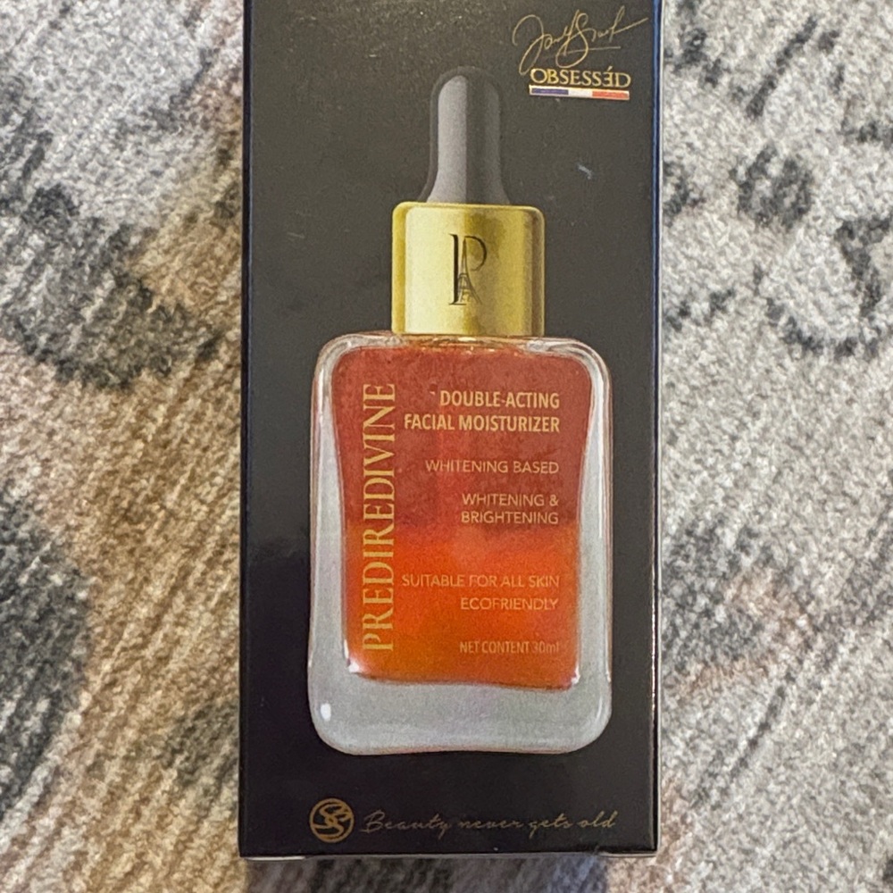 Double-Acting Facial Moisturizer - Gold and Black